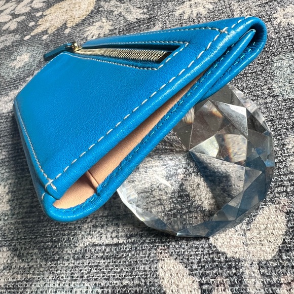Dooney & Bourke Belvedere Continental Blue Pebbled Leather Wallet - Picture 8 of 10